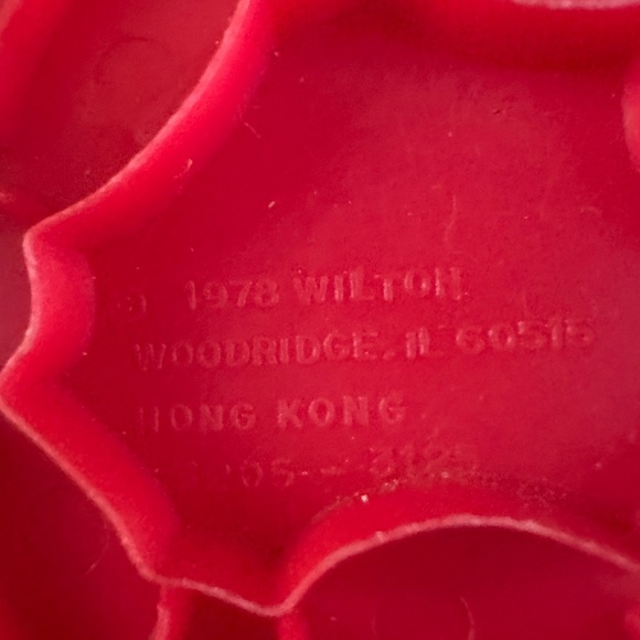 Wilton 1978 Red Christmas Cookie Cutters Set of 4 Tree, Santa, Angel, Wreath - Picture 10 of 13